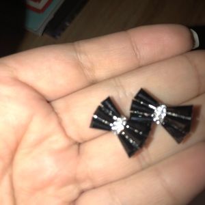 Super cute earrings (no back )